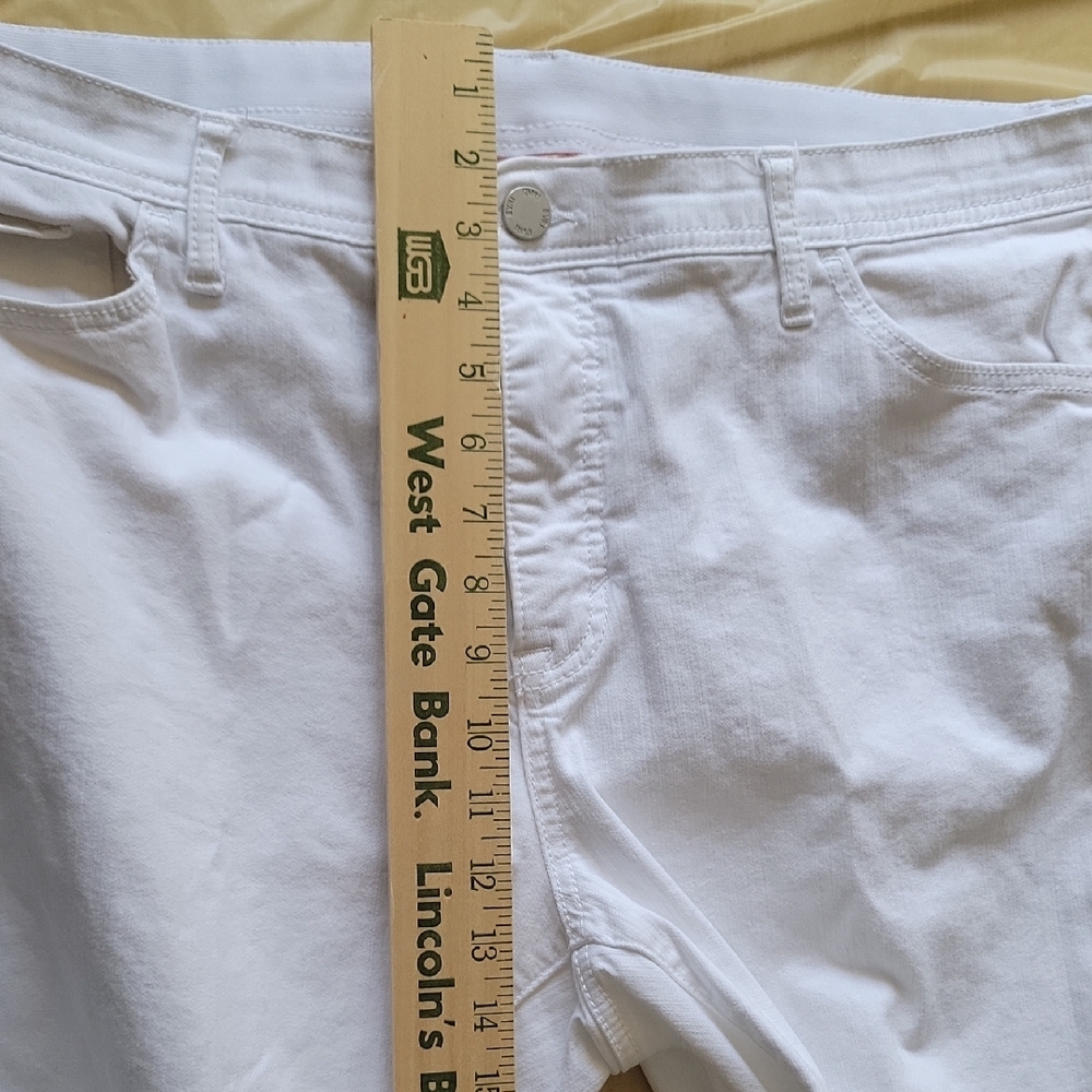 Women's White Jeans - Picture 6 of 8